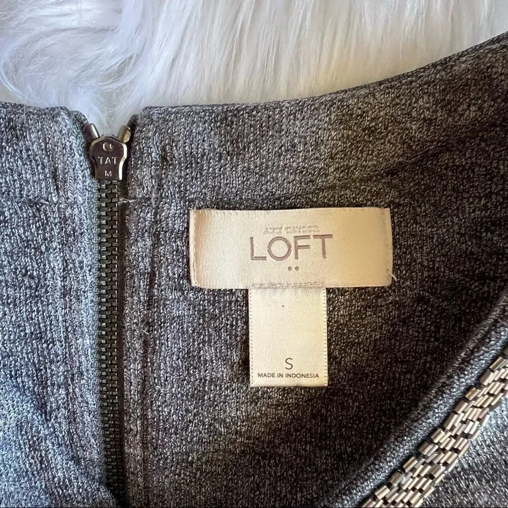 Women’s Loft Gray Dress w Decorative Neckline Smallq